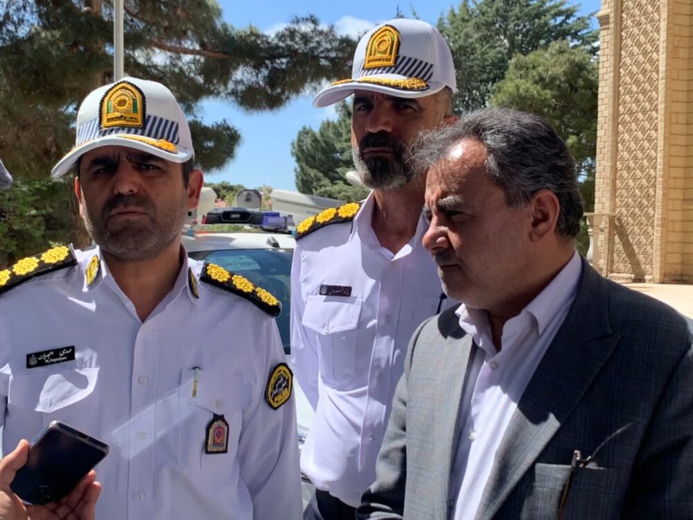 تحویل دو دستگاه خودروی پلاکخوان مکانیزه به پلیس راهور کرمانشاه از سوی شهرداری کرمانشاه تحویل دو دستگاه خودروی پلاکخوان مکانیزه به پلیس راهور کرمانشاه از سوی شهرداری کرمانشاه