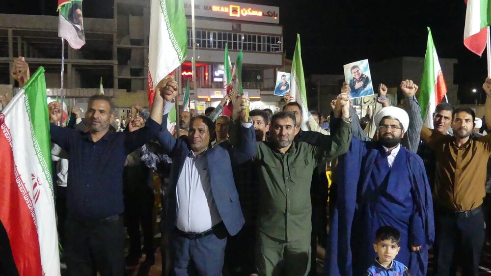 طنین غیرت در دروازه خلیج فارس؛ ۷۳ شب ایستادگی به پای عهد خونین طنین غیرت در دروازه خلیج فارس؛ ۷۳ شب ایستادگی به پای عهد خونین