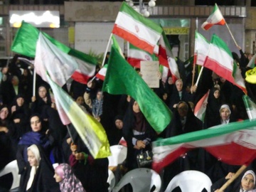 تجلیل از پیرغلامان حسینی در آیین «راه زینب (س)» شهرستان مُهر /عکاس زهرا صالحی