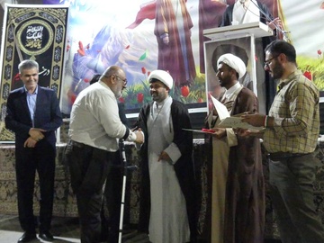 تجلیل از پیرغلامان حسینی در آیین «راه زینب (س)» شهرستان مُهر /عکاس زهرا صالحی