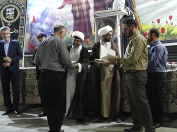 تجلیل از پیرغلامان حسینی در آیین «راه زینب (س)» شهرستان مُهر /عکاس زهرا صالحی