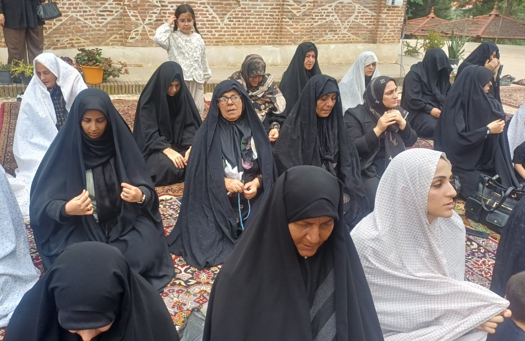 شور و شعور حسینی در روستای پرچینگ/ اقامه نماز ظهر عاشورا در قائمشهر