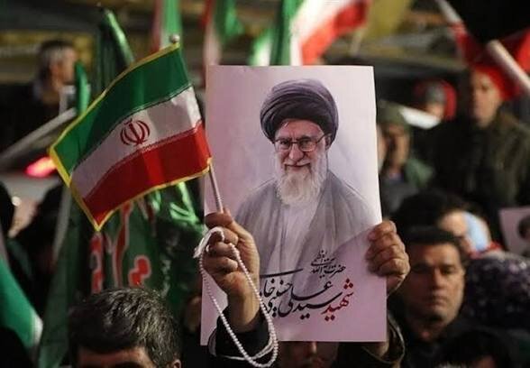 فراخوان رویداد ملی رسانهای «بدرقه آفتاب» برای ثبت روایتهای مردمی از تشییع رهبر شهید آغاز شد فراخوان رویداد ملی رسانهای «بدرقه آفتاب» برای ثبت روایتهای مردمی از تشییع رهبر شهید آغاز شد