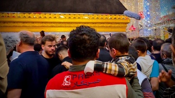 خدمت‌رسانی امدادگران هلال‌احمر به زائران کربلا