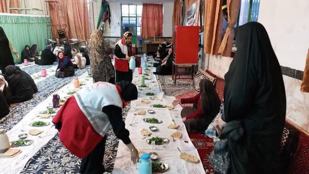 اطعام ۱۲۶ هزار نفر در سفره های مهربانی هلال احمر خراسان جنوبی اطعام ۱۲۶ هزار نفر در سفره های مهربانی هلال احمر خراسان جنوبی