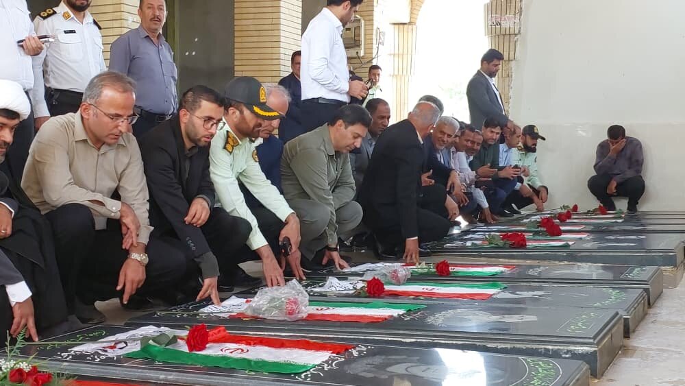 آغاز برنامه‌های هفته دولت در شهرستان مُهر با ادای احترام به مقام شامخ شهدا