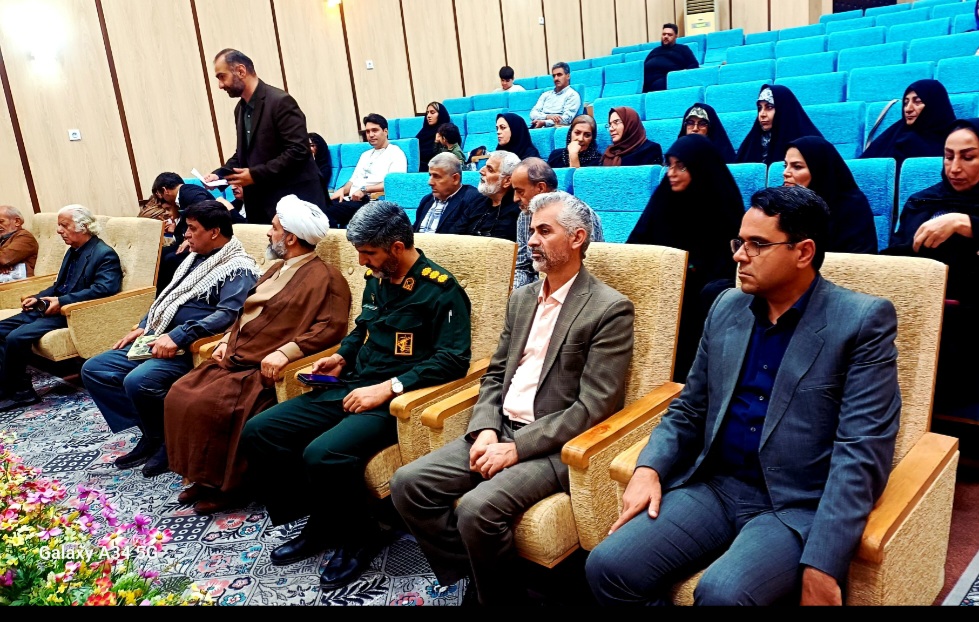 عصر شعر «یادیاران» در کتابخانههای عمومی قائمشهر برگزار شد