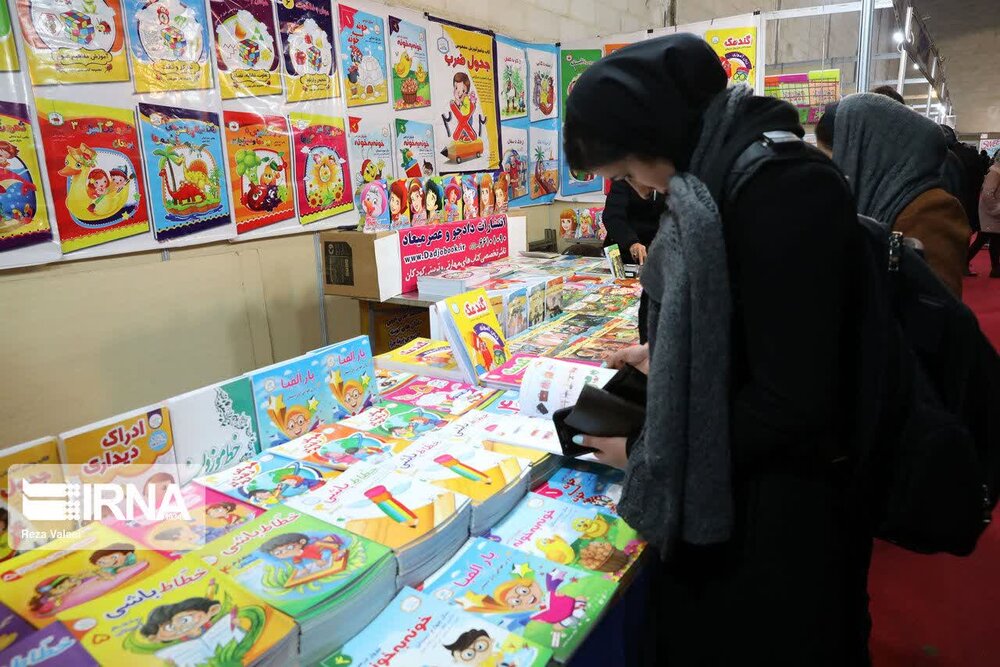 آغاز یازدهمین نمایشگاه کتاب زنجان با حضور ۳۰۰ ناشر و عرضه ۲۰ هزار عنوان کتاب