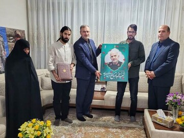 تأکید معاون بنیاد شهید بر ترویج فرهنگ ایثار و مقاومت در دیدار با خانواده شهید اسدی