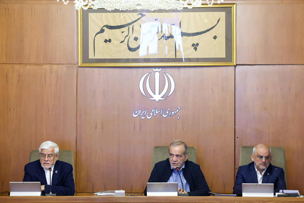 دولت با تمام ظرفیت برای عبور از وضعیت «نه جنگ، نه صلح» اقدام می‌کند