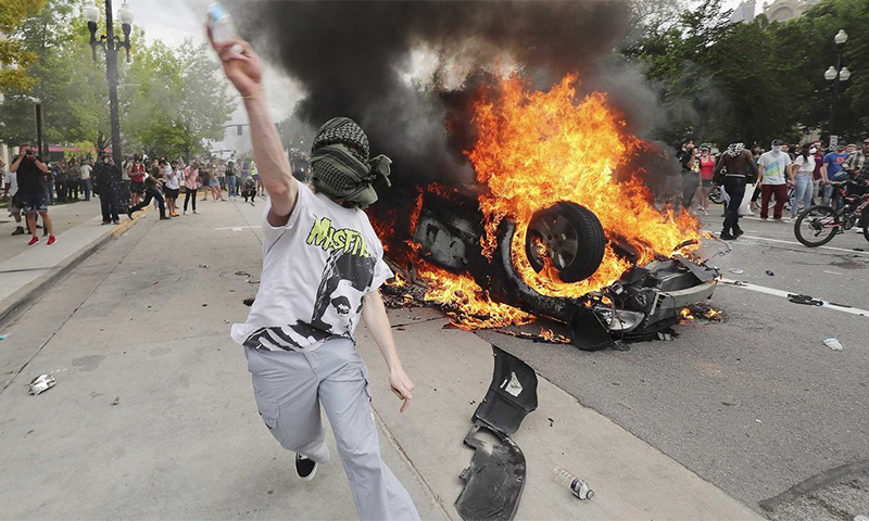 خشونت معترضین در ششمین روز اعتراضات اوج می گیرد