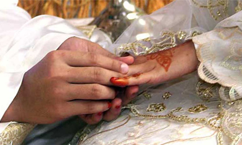 راهکارهای مختلف برای جلوگیری از ازدواج زود هنگام دختران ضروری است