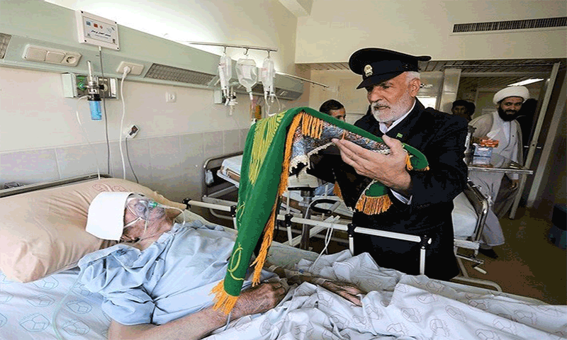 حضور خادمان حرم مطهر امام رضا(ع) در بیمارستان شهید کامیاب
