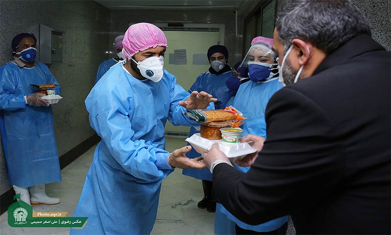 توزیع غذای متبرک حضرت رضا(ع) در بیمارستان‌های خراسان رضوی