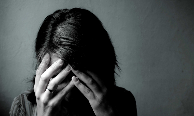 زنان خانه دار با افسردگی مواجه هستند/ خودخوری فکری و آرامشی که در مغز شکل نمی گیرد