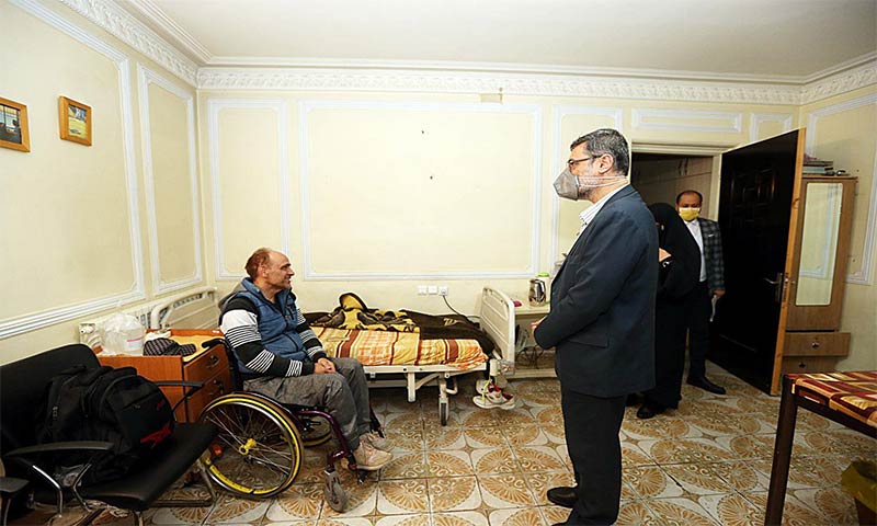 بازدید قاضی‌زاده هاشمی از مرکز توانبخشی جانبازان امام خمینی/ تاکید جانبازان بر حفظ آرمان‌های انقلاب