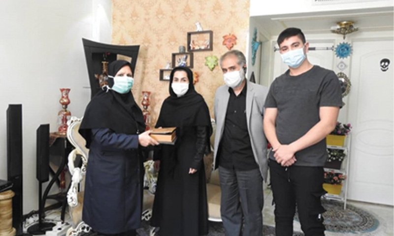 دیدار معاون پرستاری وزارت بهداشت با خانواده شهید مدافع سلامت