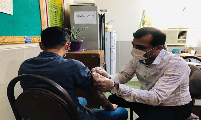 انجام واکسیناسیون آنفلوآنزا برای هفتاد درصد از نخستین جامعه هدف در شهرستان مهر