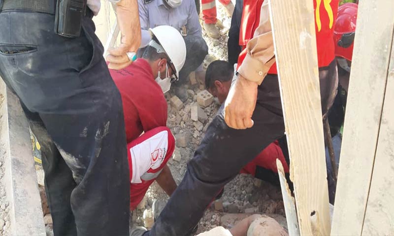 امدادرسانی هلال‌احمر در حادثه انفجار گاز در واحد مسکونی در اهواز