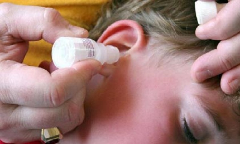 ممنوعیت استفاده از هر قطره‌ای برای درمان گوش درد/اوتیت خارجی و میانی از علل شایع گوش درد هستند