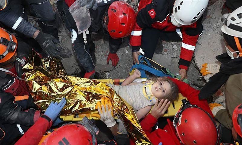 ‌نجات معجزه‌آسای آیدا پس از 91 ساعت از زیر آوار زلزله ازمیر