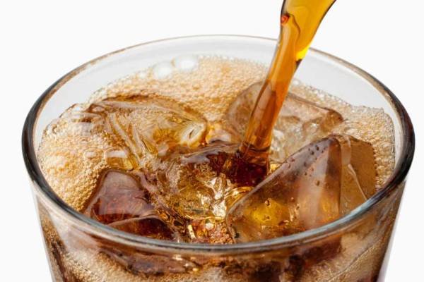 نوشیدنی های شیرین در کمین سلامت کودکان و نوجوانان
