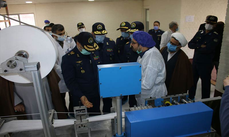 امیر سرتیپ نصیرزاده از مرکز تولید ماسک و تجهیزات پزشکی نهاجا بازدید کرد