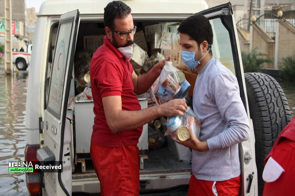 توزیع بسته‌های غذایی در مناطق سیل زده جنوب کرمان