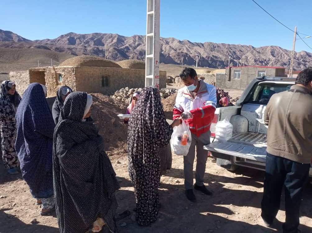 توزیع ۱۵۰۰ پرس غذای گرم بهداشتی بین نیازمندان خراسان جنوبی
