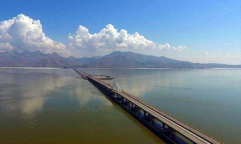 ضرورت اجرای تصمیمات در مورد احیای دریاچه ارومیه و تکمیل تونل کانی‌سیب