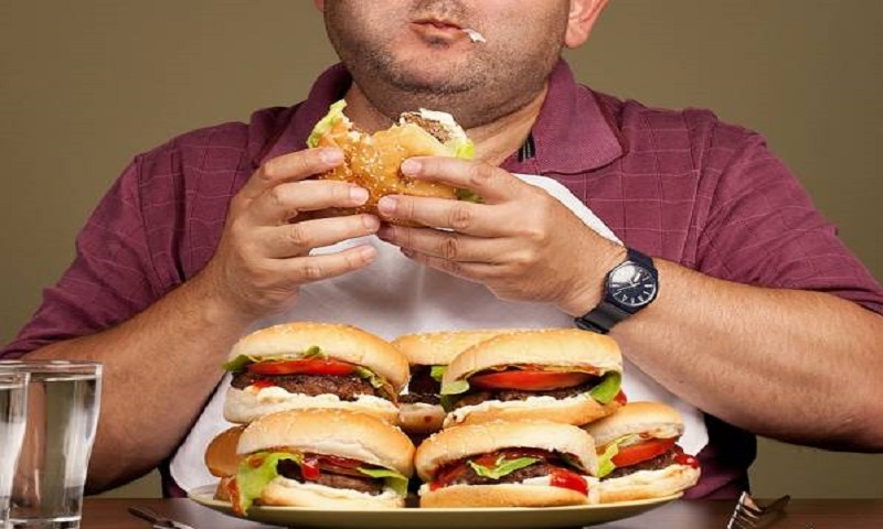 چاقی و پرخوری باعث ریفلاکس معده می‌شوند