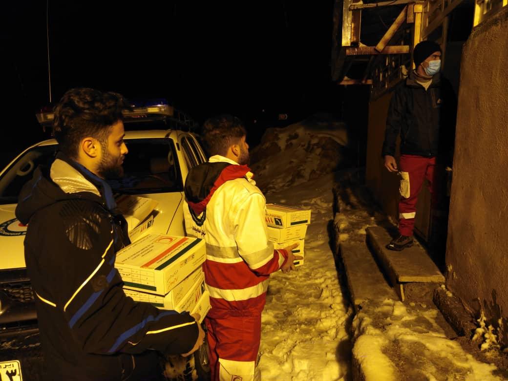 امدادرسانی به افراد گرفتار شده در برف و کولاک