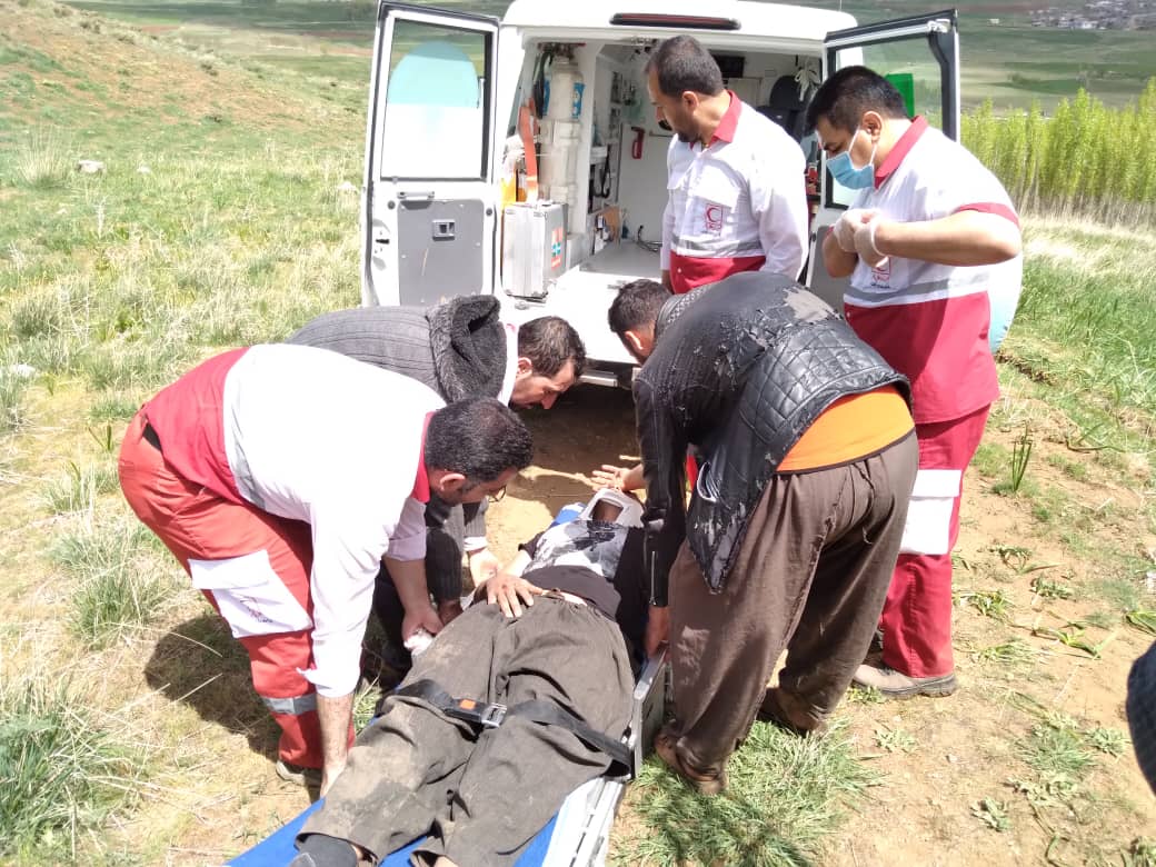 نجات چوپان حادثه دیده از ارتفاعات پریشان قروه