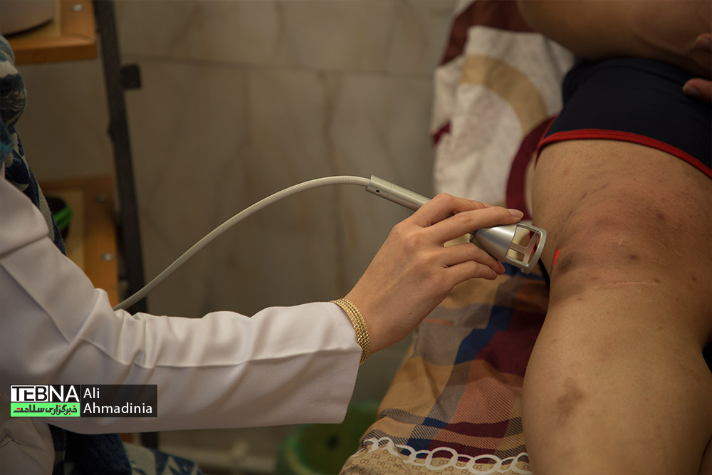 ارائه خدمات توانبخشی به بیماران در هلال احمر رودسر