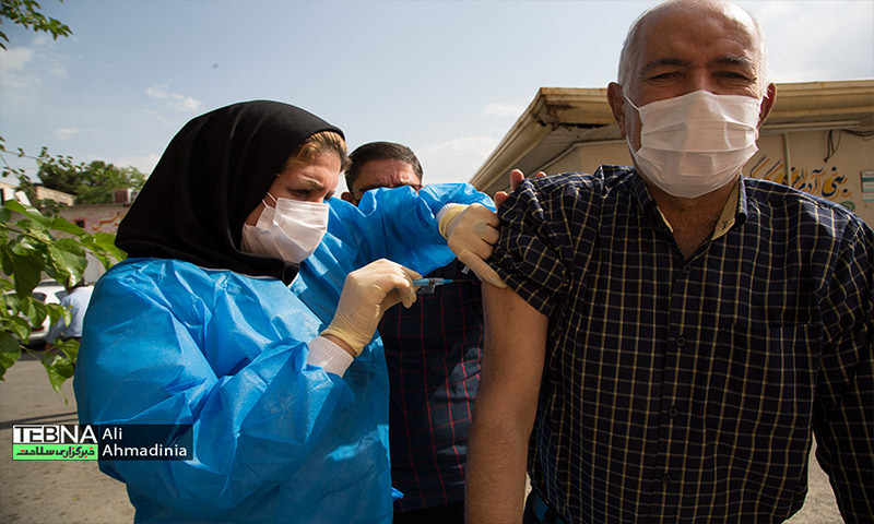 آغاز واکسیناسیون گروه های سنی بالای ۸۰ سال در فراشبند فارس