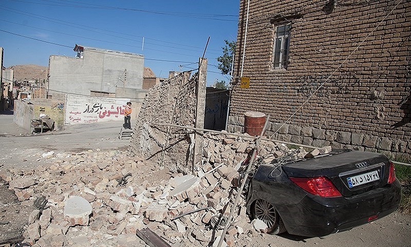 اهداء ماشین آلات توسط شهرداری به مناطق آسیب ‌دیده از سیل و زلزله