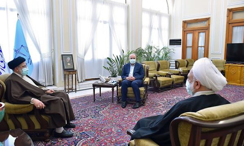 تاکید سران قوا بر اقدامات اجرایی جهت حل مشکلات اقتصادی