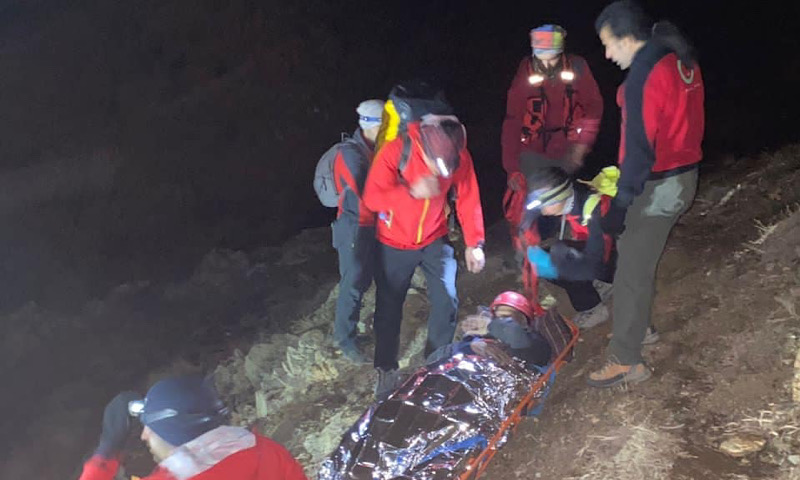 بیش از ۶ ساعت عملیات نفس گیر برای نجات کوهنورد۶۳ ساله در ارتفاعات شمال تهران