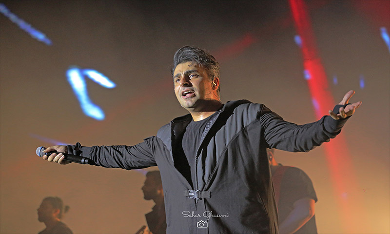 حضور تماشاگران کنسرت علیرضا طلیسچی در موزیک ویدیو «قاف»/ استقبال ایران از خواننده «لیلا»